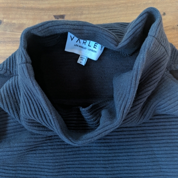 Varley black long sleeve top with slits on shoulde - Picture 3 of 5